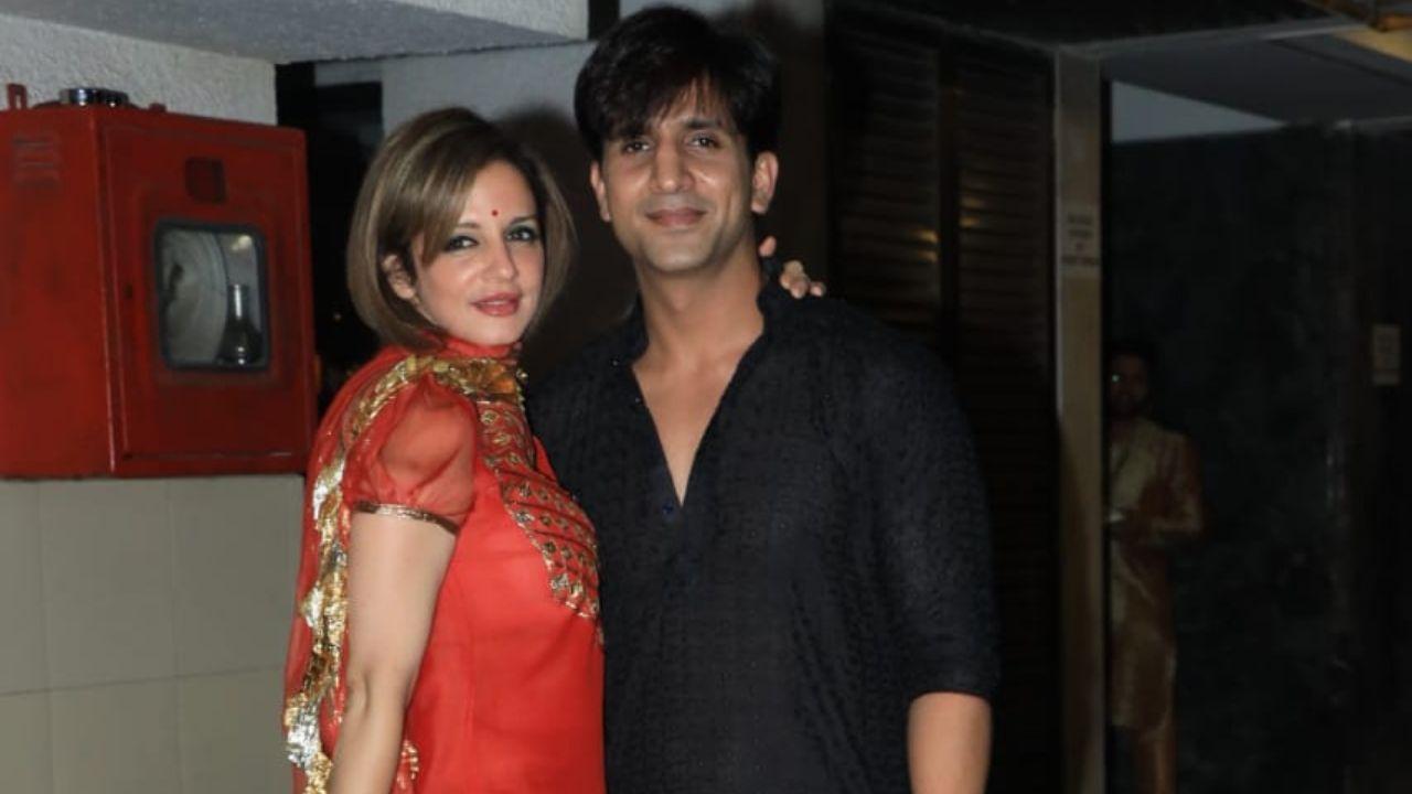 Besides Karishma Tanna and her husband Varun Bangera, all the cameras were trained on Sussanne Khan and Arslan Goni, who walked into the party together and were seemingly extremely happy in each other’s company. While Arslan looked dapper in a jet-black outfit, Sussanne Khan’s red ensemble definitely screamed for attention. She had even matched her outfit with a red handbag. 
(Pics: Yogen Shah) 